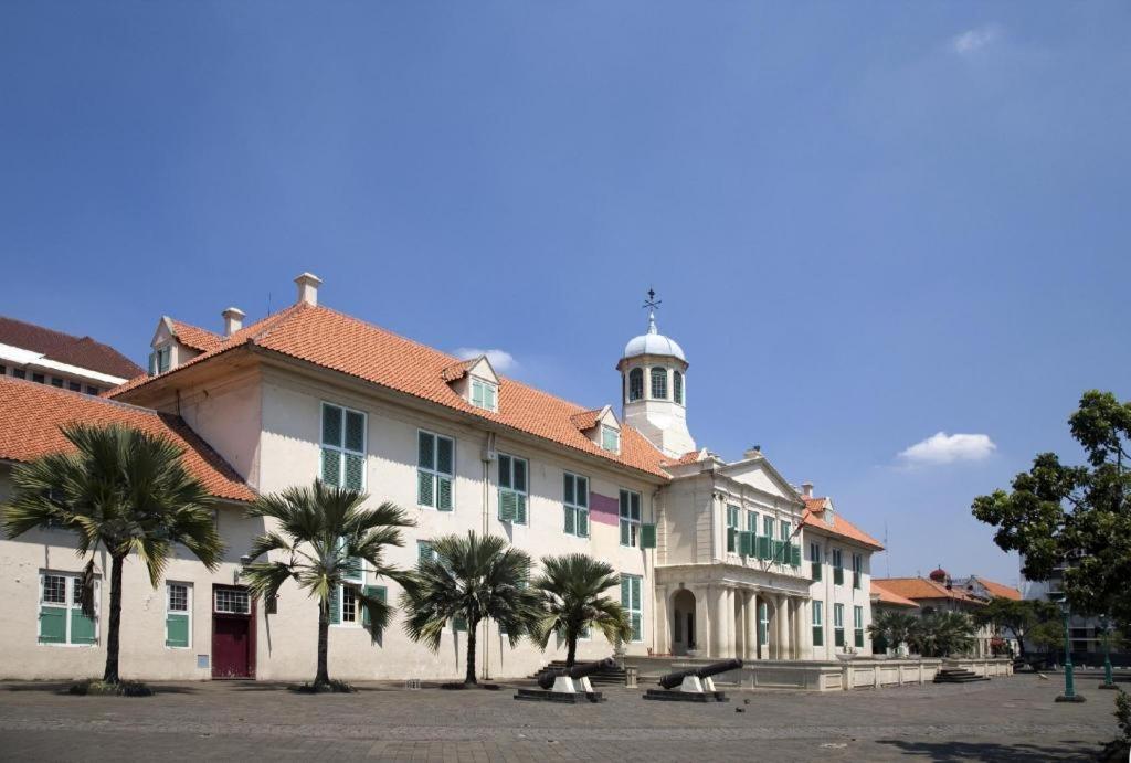 Madu Inn Jakarta Exterior photo