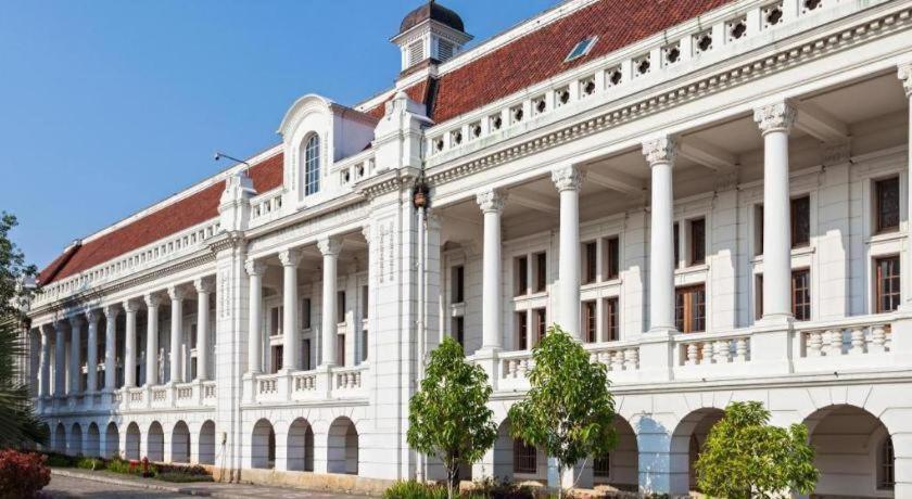 Madu Inn Jakarta Exterior photo